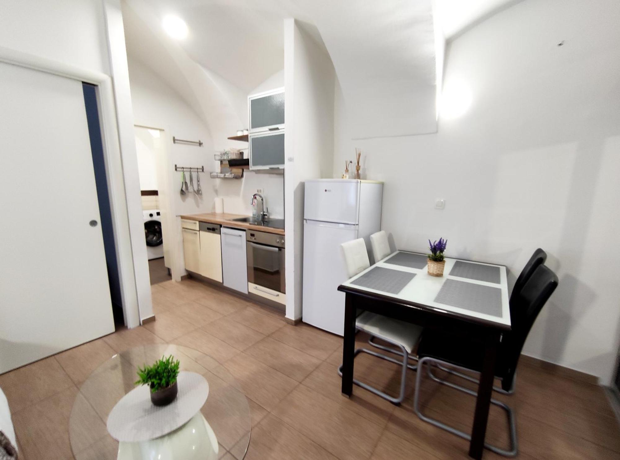Sisters 3-4 Apartment